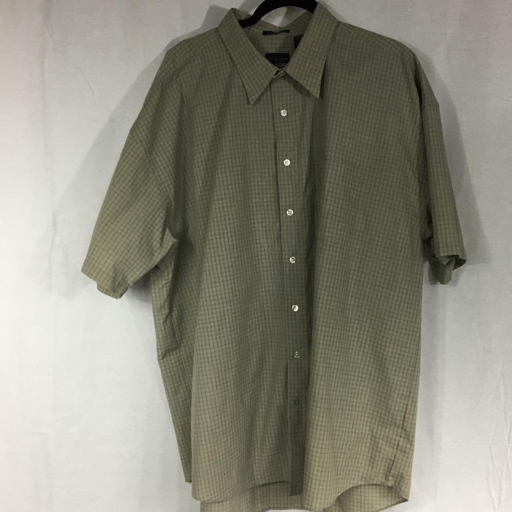 VAN HEUSEN Short Sleeve 2XLT wrinkle free green checked button front stain guard